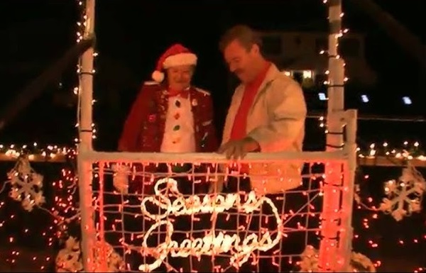 Crazy Christmas Lights (2007) - Christmas Light Fights